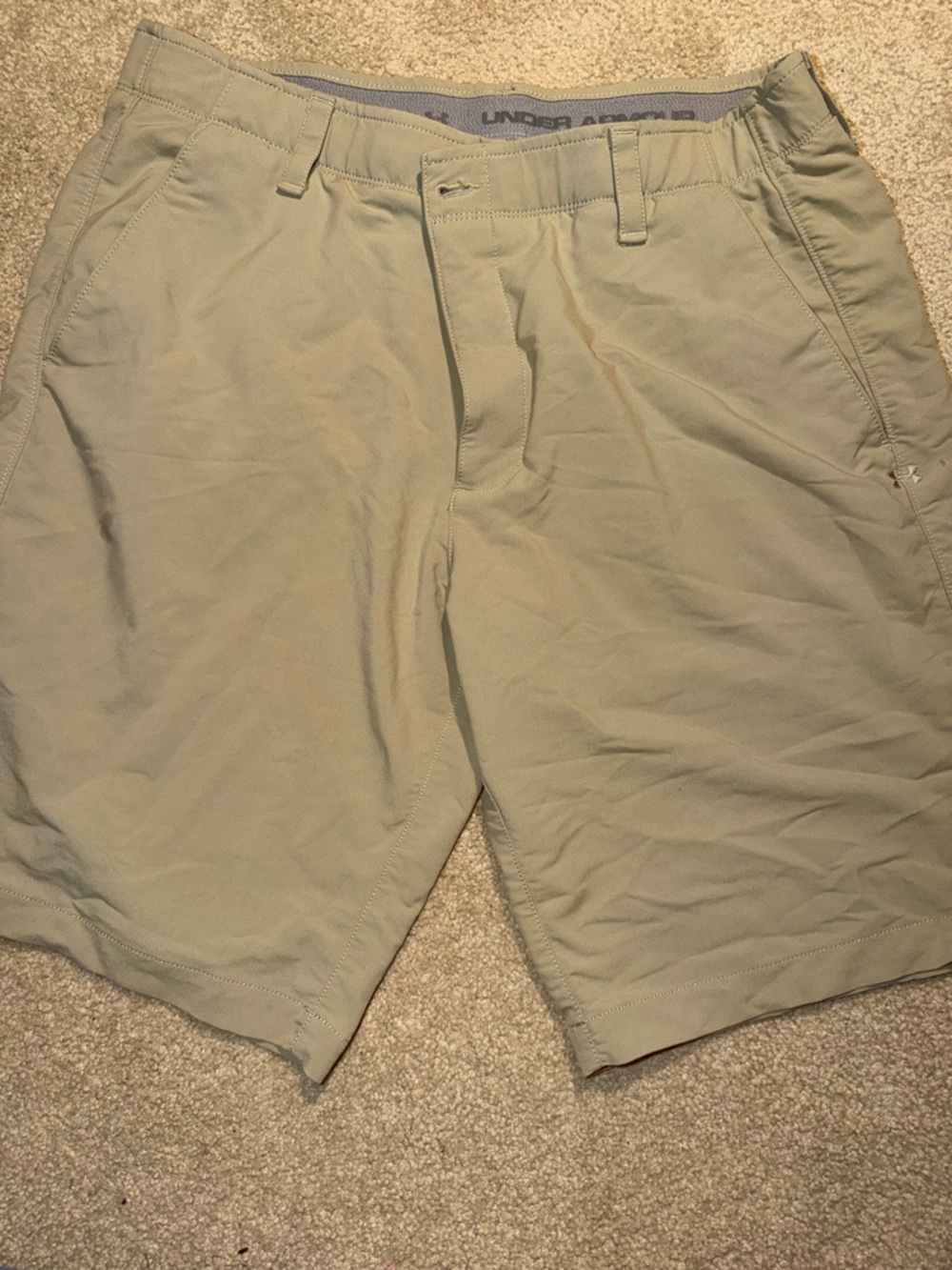 Under Armour Men’s Sand/Tan Flat Front Performance Shorts size 38
